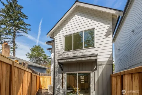 11013 Goodwin Way NE Seattle WA 98125