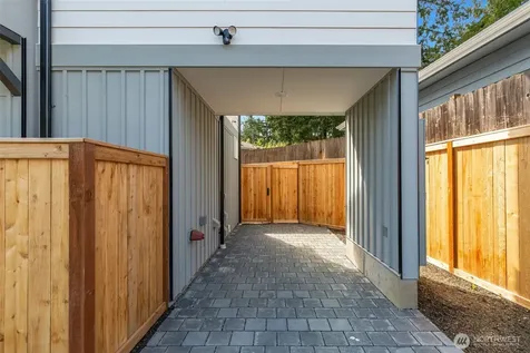 11013 Goodwin Way NE Seattle WA 98125