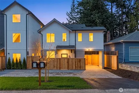 11013 Goodwin Way NE Seattle WA 98125