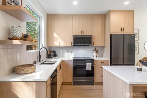11013 Goodwin Way NE Seattle WA 98125