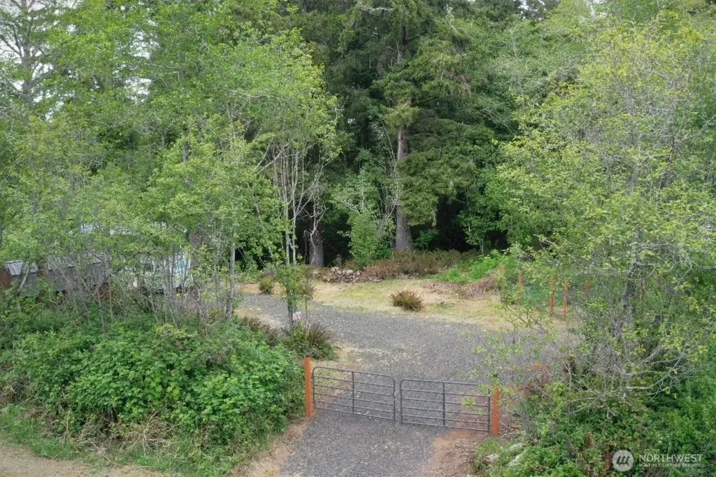 210 Bay Center Road South Bend WA 98586