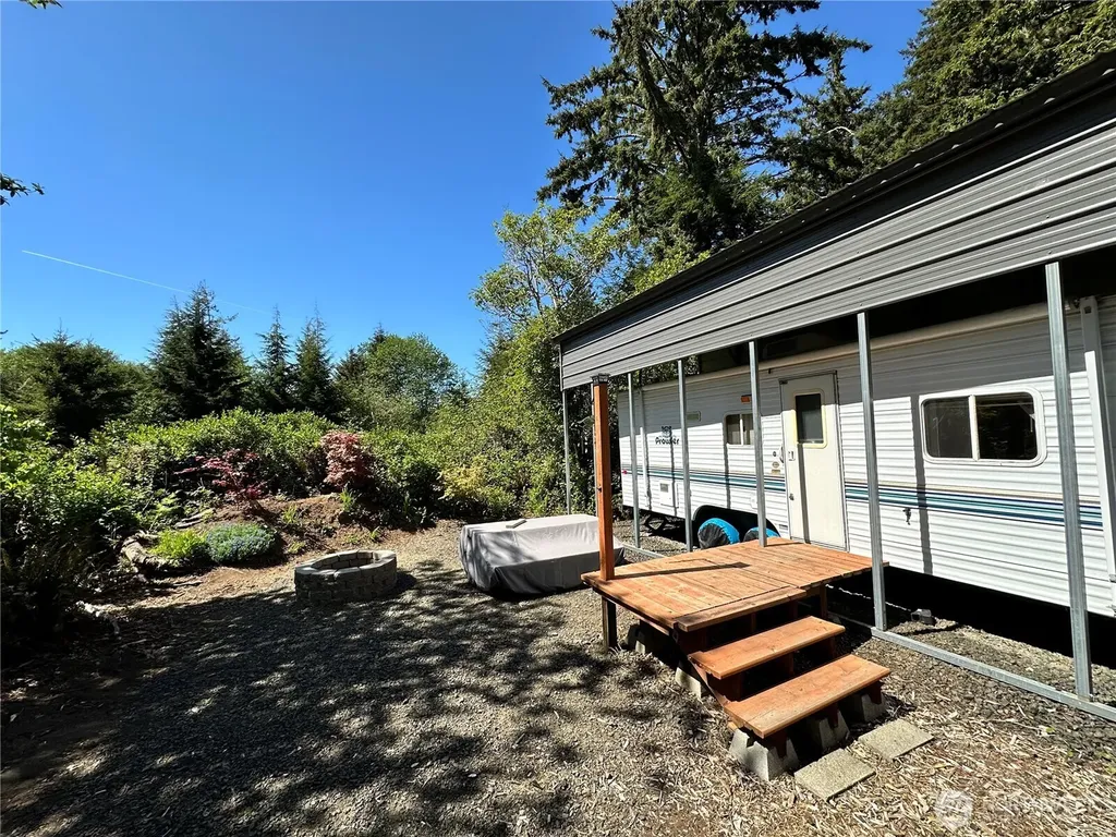 210 Bay Center Road South Bend WA 98586