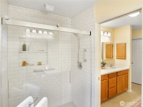 22471 SE 42nd Terrace Issaquah WA 98029