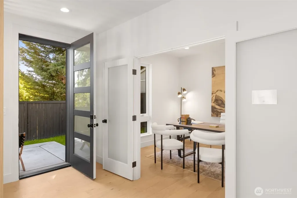 7358 33rd Avenue NE Seattle WA 98115
