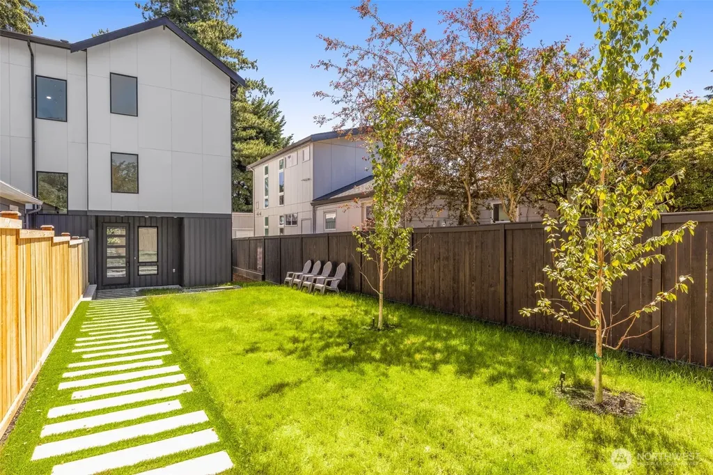 7358 33rd Avenue NE Seattle WA 98115