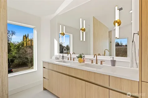 7358 33rd Avenue NE Seattle WA 98115