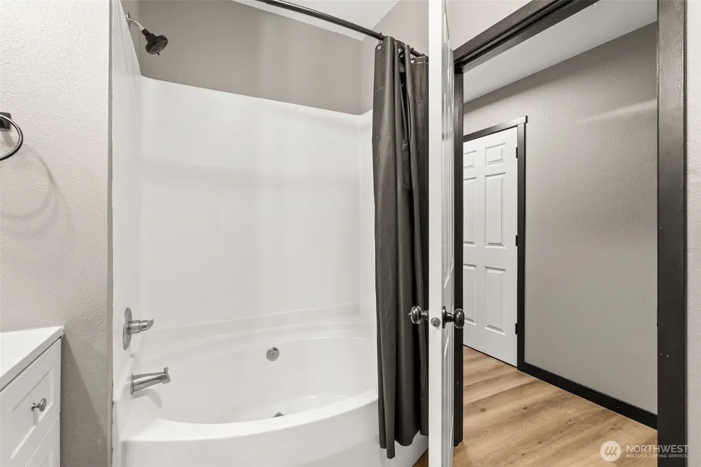 10015 186th Place E Puyallup WA 98375
