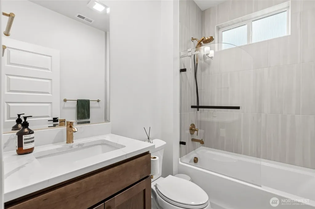 10329 135th Circle NE Kirkland WA 98033