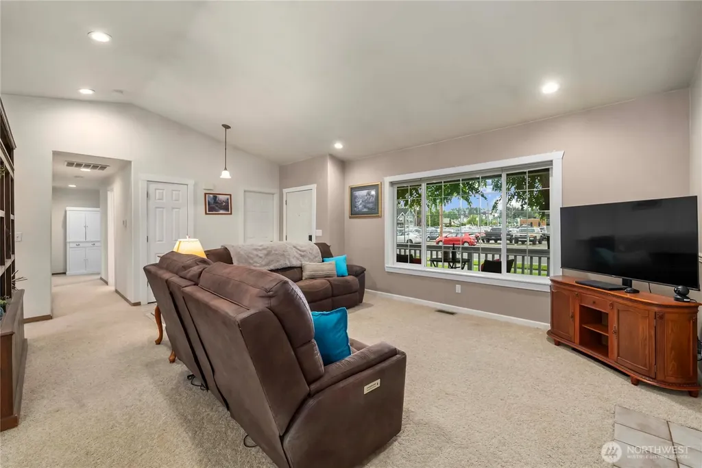 1010 Academy Street Sumner WA 98390