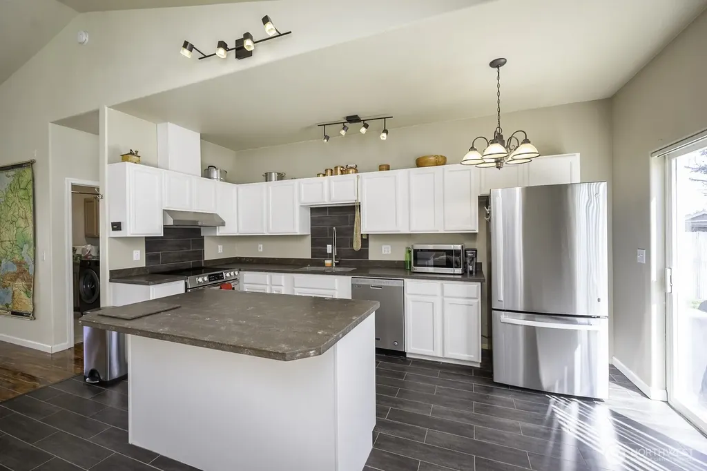 813 NW Sunburst Court Moses Lake WA 98837
