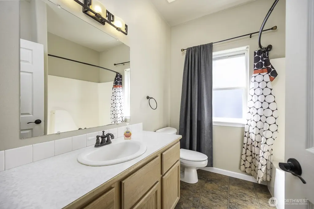 813 NW Sunburst Court Moses Lake WA 98837