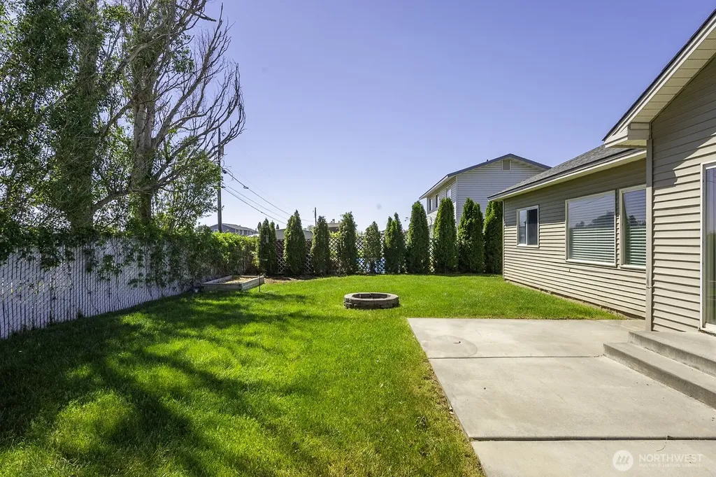 813 NW Sunburst Court Moses Lake WA 98837