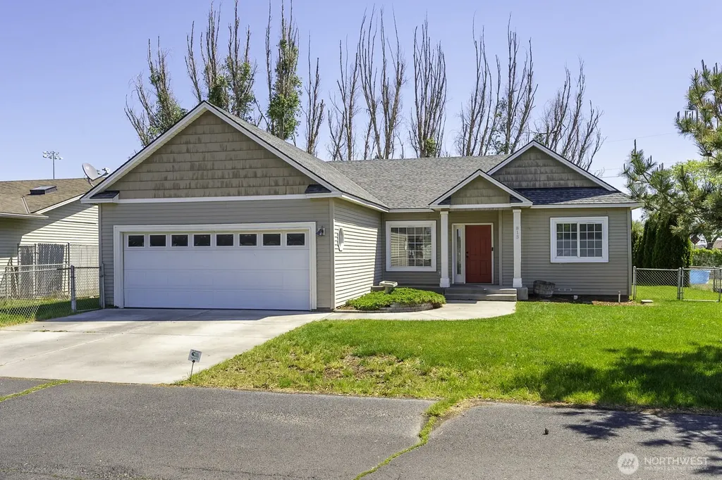 813 NW Sunburst Court Moses Lake WA 98837