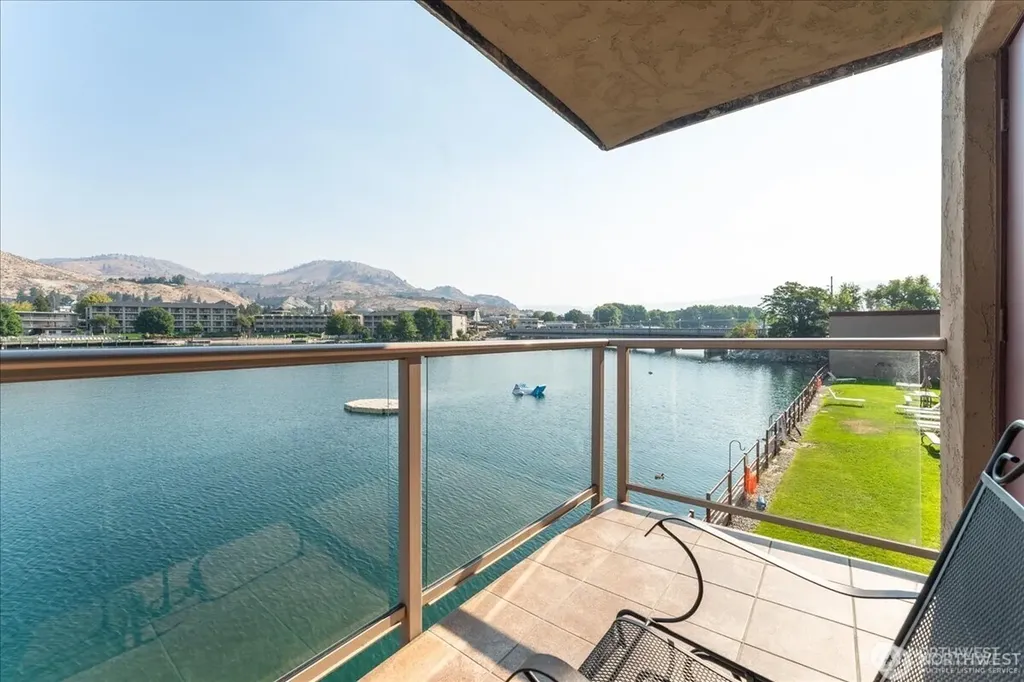 322 W Woodin Avenue Chelan WA 98816