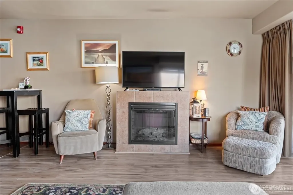 322 W Woodin Avenue Chelan WA 98816