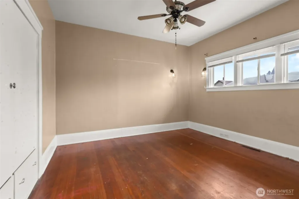 505 W Young Street Elma WA 98541