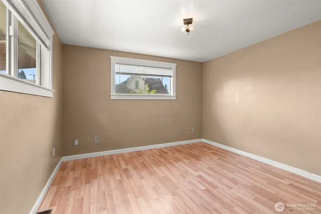 505 W Young Street Elma WA 98541