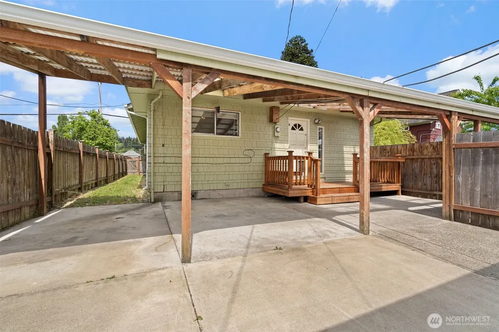 505 W Young Street Elma WA 98541