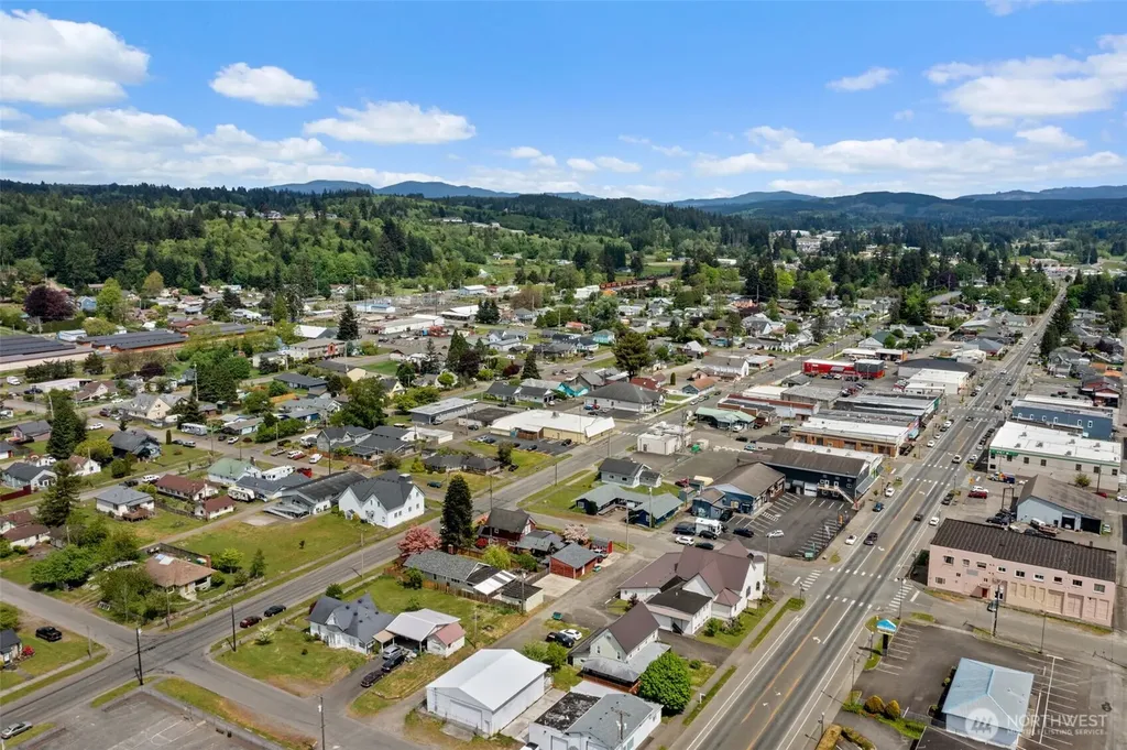505 W Young Street Elma WA 98541