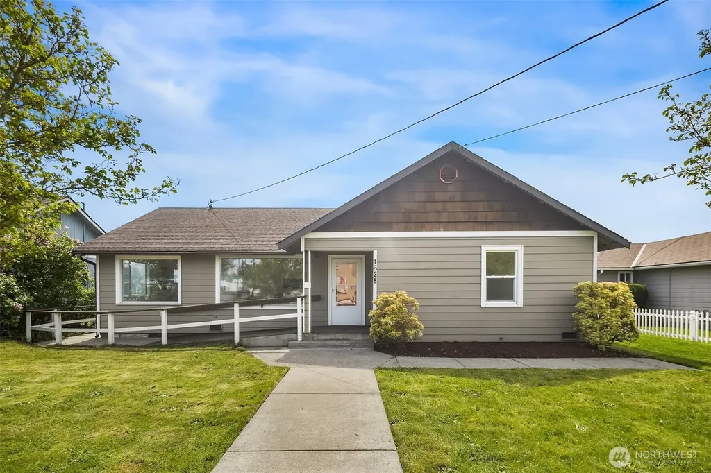 1628 Grove Street Marysville WA 98270