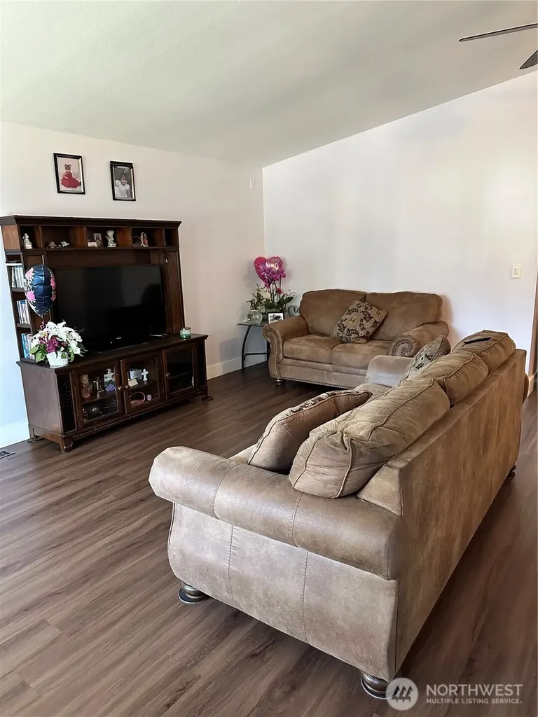 1206 Crystal Lane Burlington WA 98233
