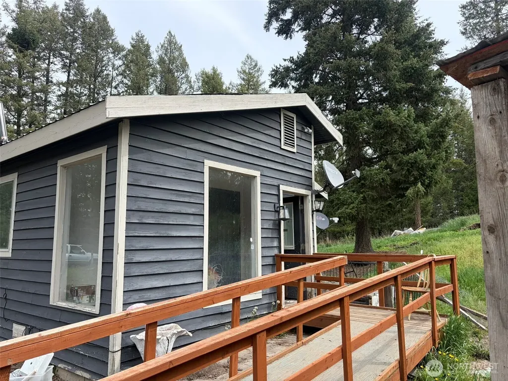 33 Old West Curlew Lake Road Republic WA 99166