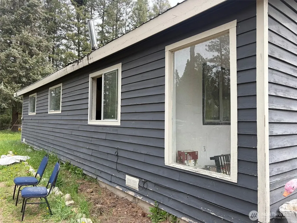 33 Old West Curlew Lake Road Republic WA 99166