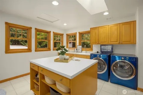 3718 S 334th Street Federal Way WA 98001