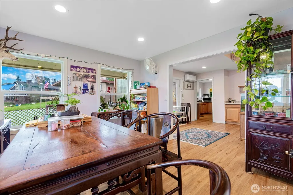 5104 NW Sammamish Road Issaquah WA 98027