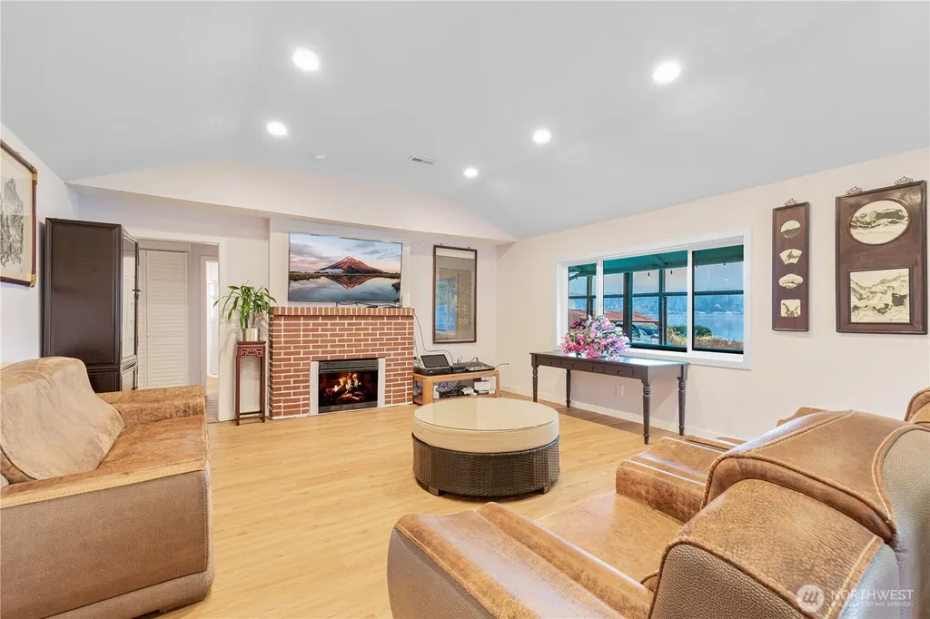 5104 NW Sammamish Road Issaquah WA 98027