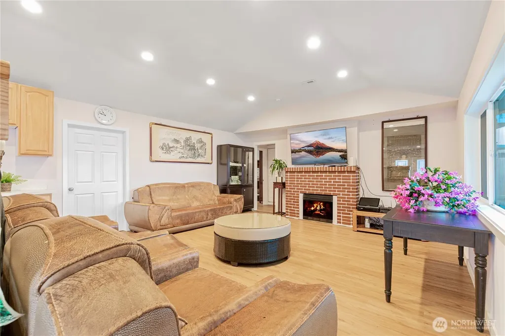 5104 NW Sammamish Road Issaquah WA 98027