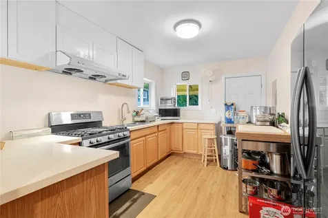 5104 NW Sammamish Road Issaquah WA 98027
