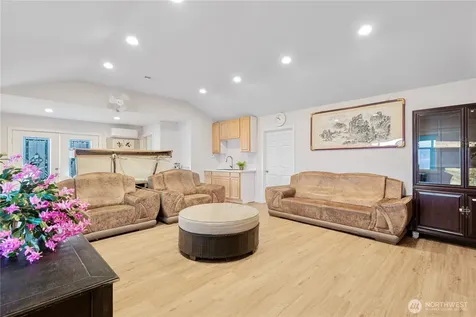 5104 NW Sammamish Road Issaquah WA 98027