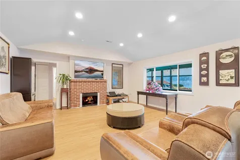 5104 NW Sammamish Road Issaquah WA 98027