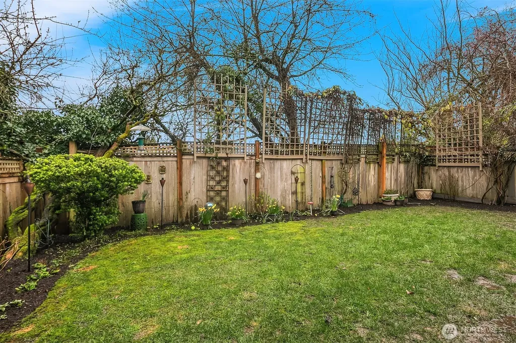 4721 45th Avenue NE Seattle WA 98105