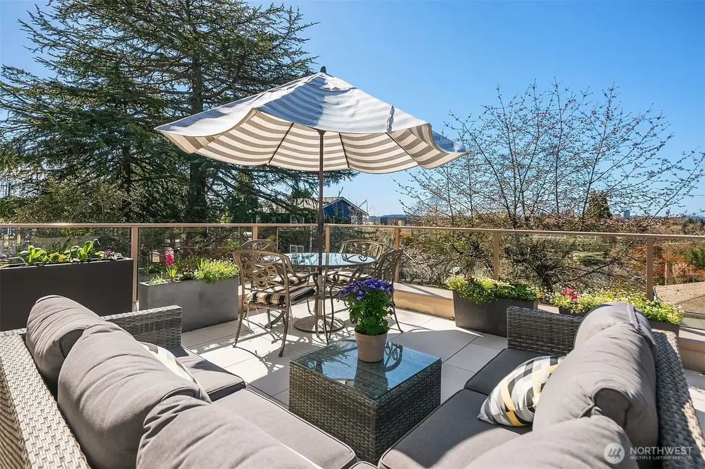 4721 45th Avenue NE Seattle WA 98105