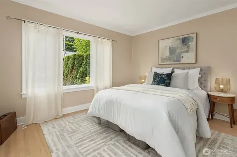 4721 45th Avenue NE Seattle WA 98105