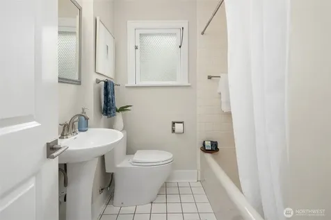 4721 45th Avenue NE Seattle WA 98105