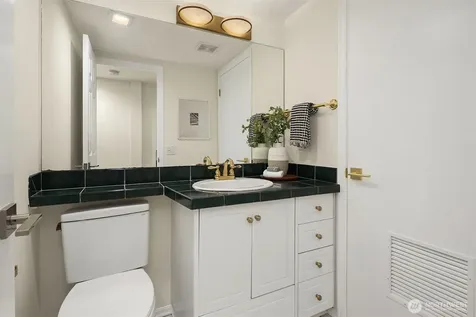 4721 45th Avenue NE Seattle WA 98105