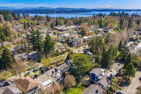 4721 45th Avenue NE Seattle WA 98105