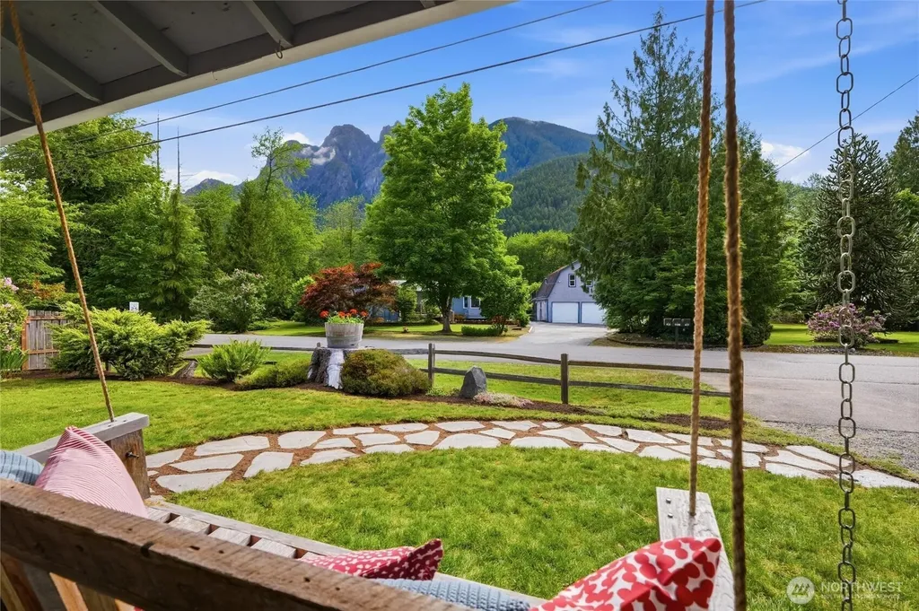 617 Pickett Avenue NE North Bend WA 98045