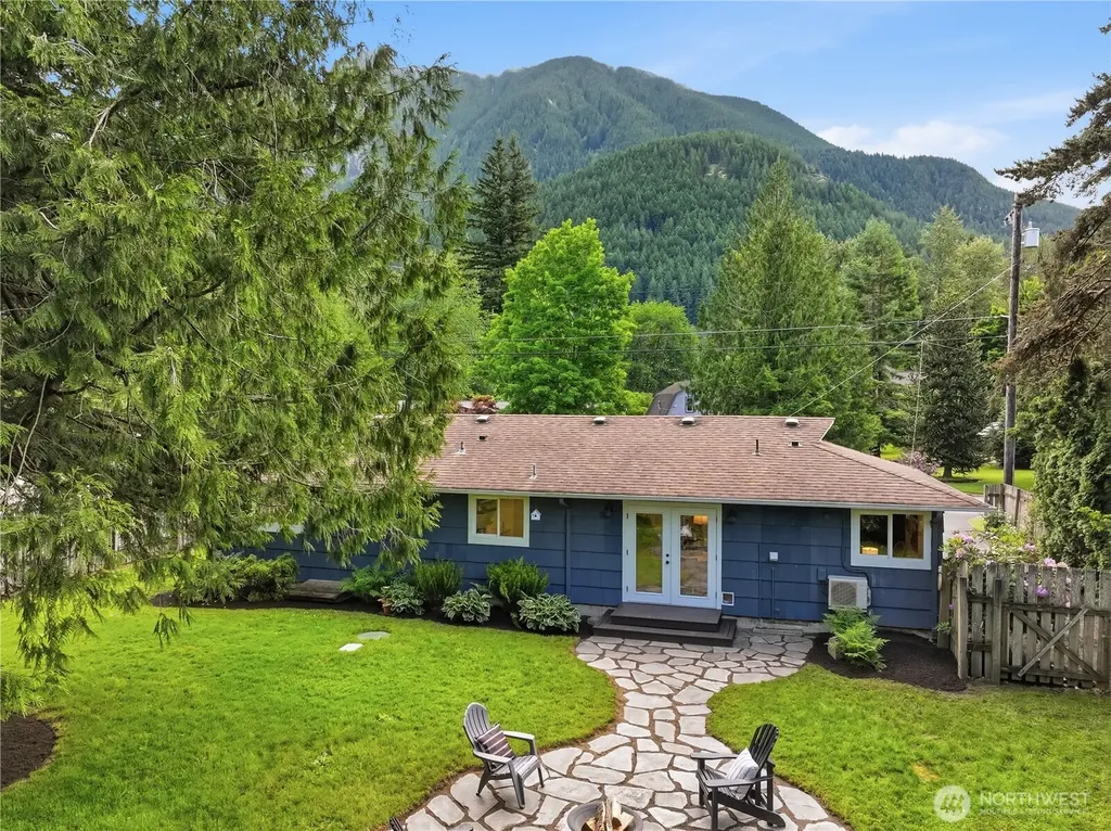 617 Pickett Avenue NE North Bend WA 98045