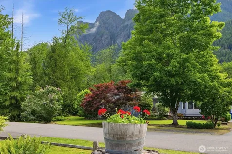617 Pickett Avenue NE North Bend WA 98045