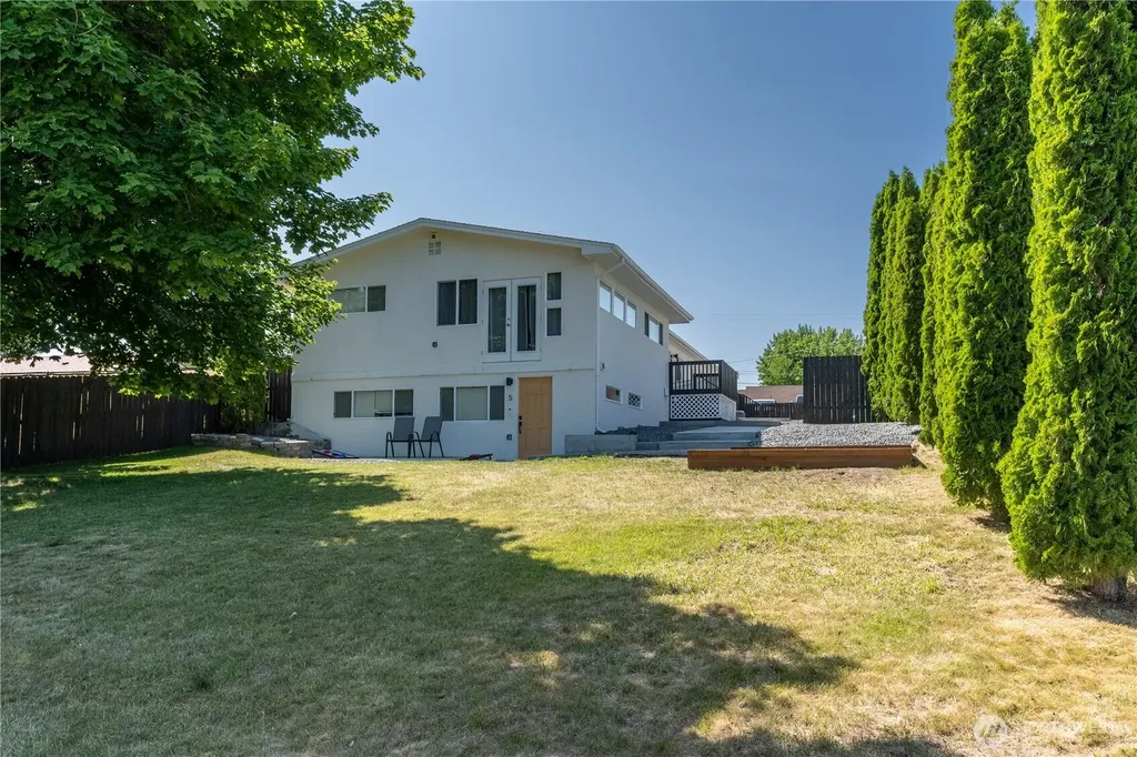 3013 W Lakeside Drive Moses Lake WA 98837