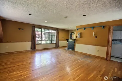1121 Military Road E Tacoma WA 98445