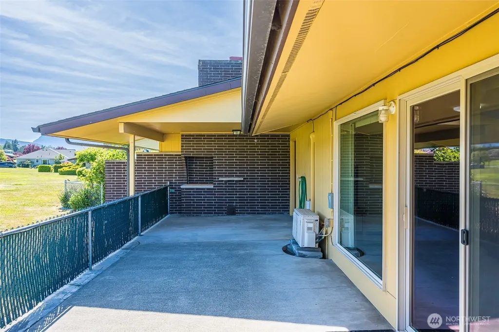 1301 S Third Avenue Sequim WA 98382