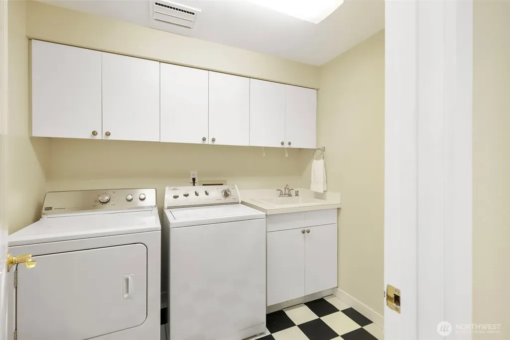 211 Montgomery Lane Port Ludlow WA 98365