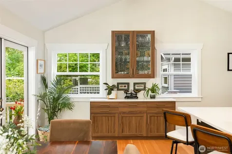 14268 N Madison Avenue NE Bainbridge Island WA 98110