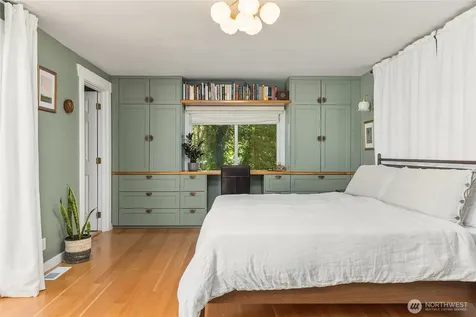 14268 N Madison Avenue NE Bainbridge Island WA 98110