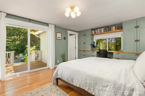 14268 N Madison Avenue NE Bainbridge Island WA 98110
